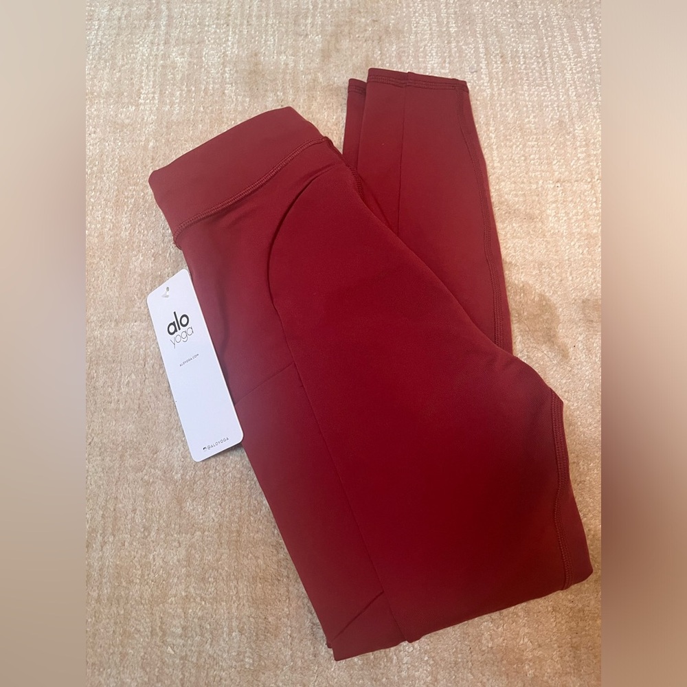 NWT ALO YOGA CHECKPOINT LEGGING - it sculpts and smoothes flawlessly - Picture 6 of 6